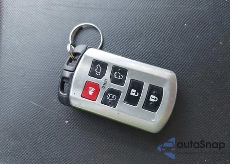 2016 Toyota Sienna Xle 8 Passenger z USA, uszkodzony, nr VIN 5TDYK3DC8GS711357